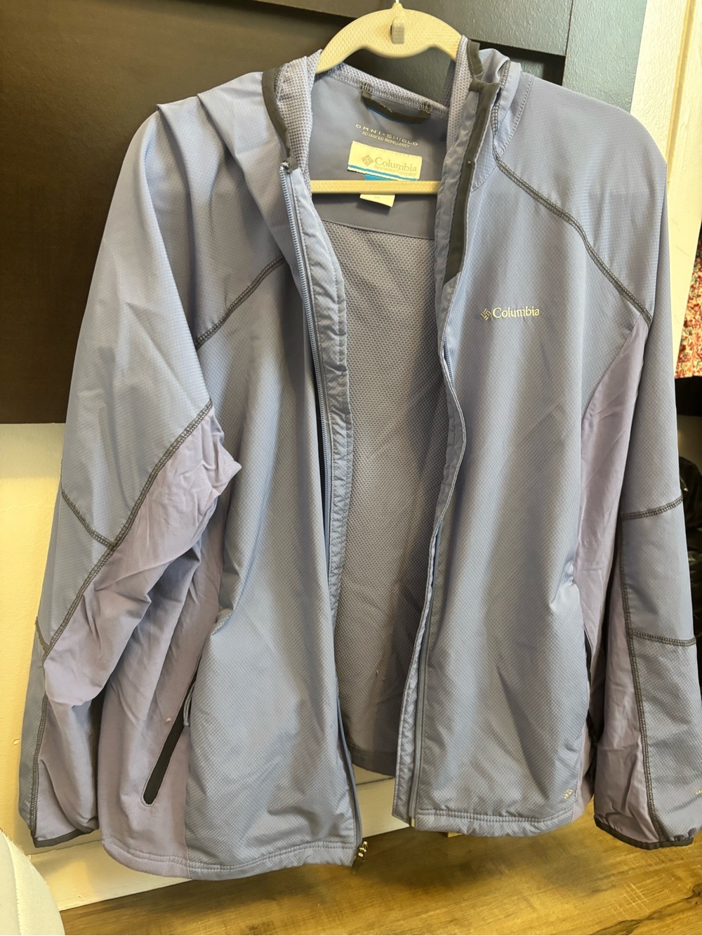 Columbia Light Lavender Blue Hooded Windbreaker